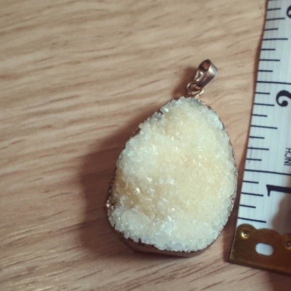 Natural Agate Druzy Crystals Pendant! - Picture 2 of 3